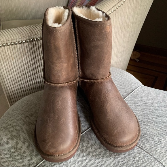 UGG Classic Short Leather - Picture 4 of 5